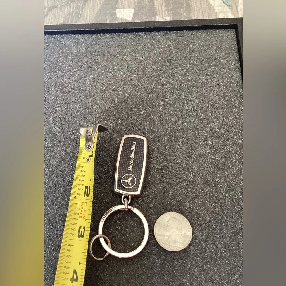 🌺 New Mercedes-Benz Silver Black Keyring